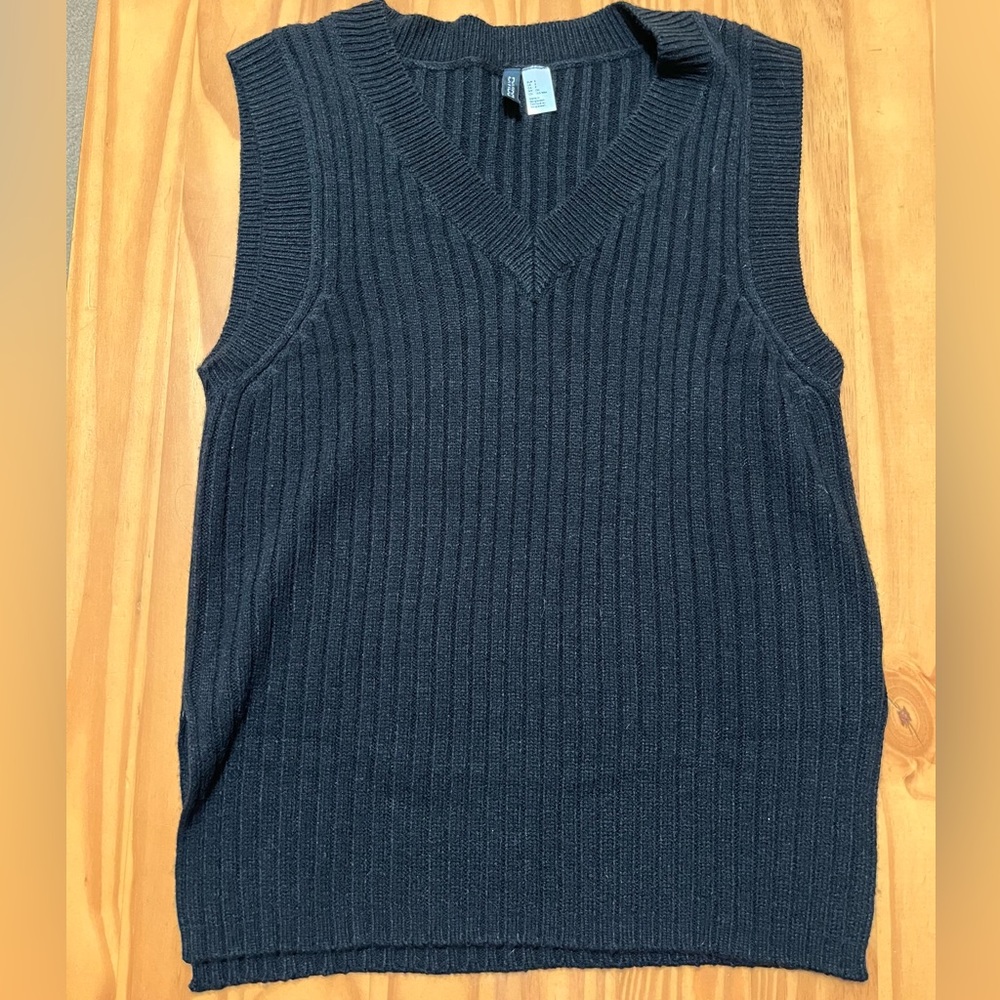 H&M V-neck oversized sweater vest